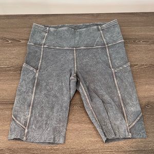NEW: lululemon bike shorts with pockets